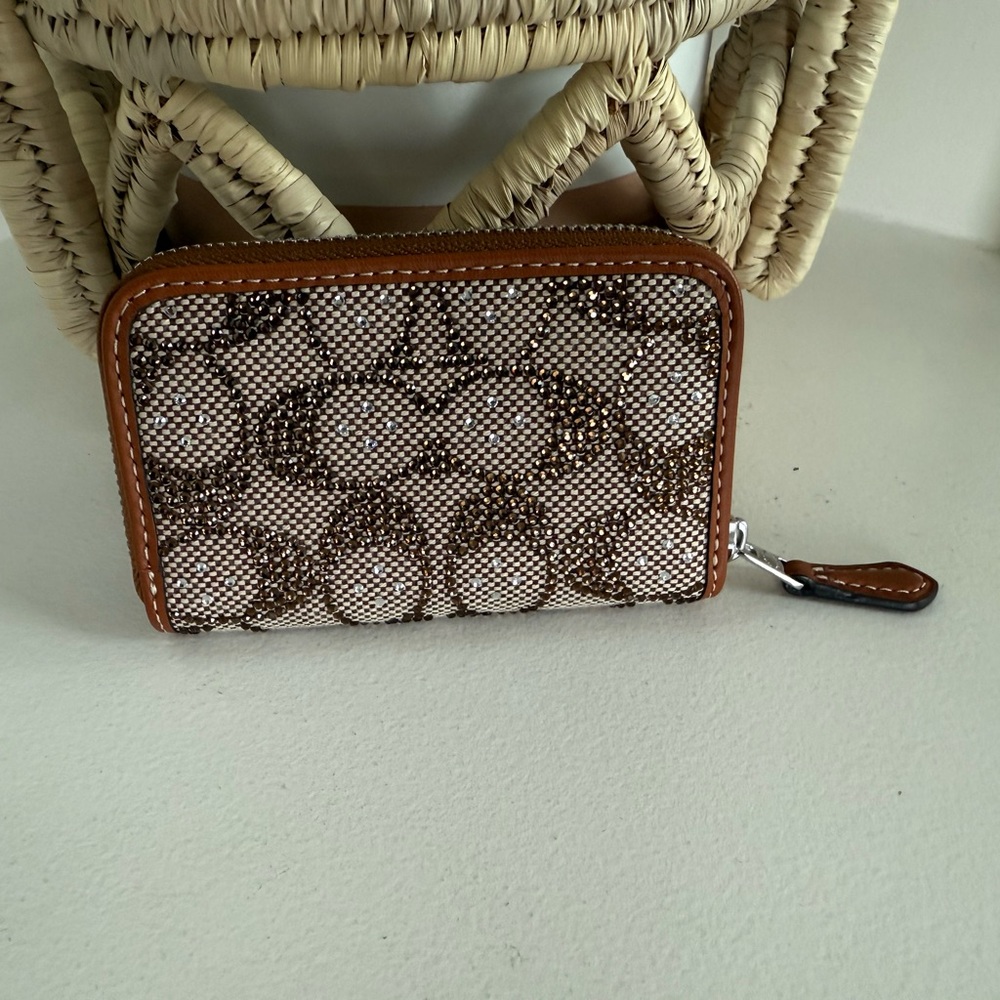 Coach Crystal Zippy Wallet NWT 🧡